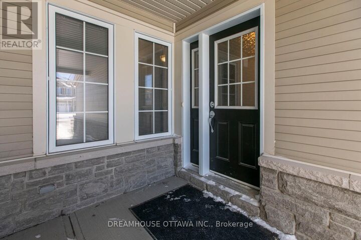 Property Photo: 158 Patriot Place ON K2M 0B8