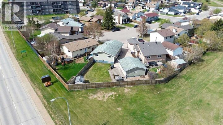 Property Photo:  233 Gladstone Bay  AB T9K 1S3 