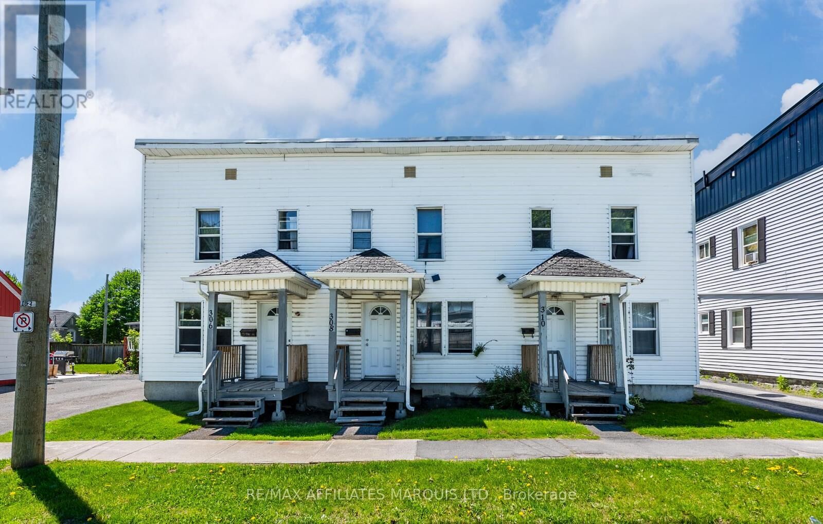 Property Photo:  306 Marlborough Street North  ON K6H 4A3 