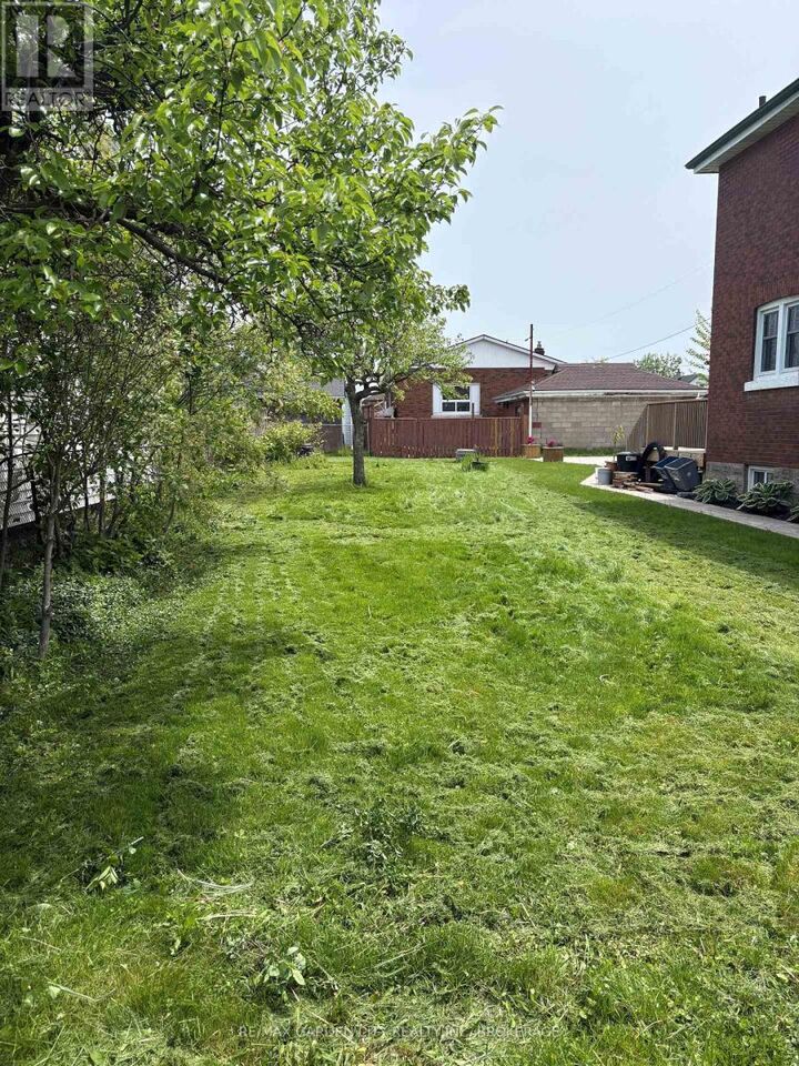 Property Photo:  190 McAlpine Avenue South  ON L3B 1T6 