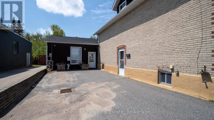 Property Photo:  571 Muskoka Road North  ON P1P 1E7 