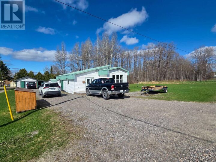 Property Photo:  46 Fifth Street West  ON P0J 1G0 