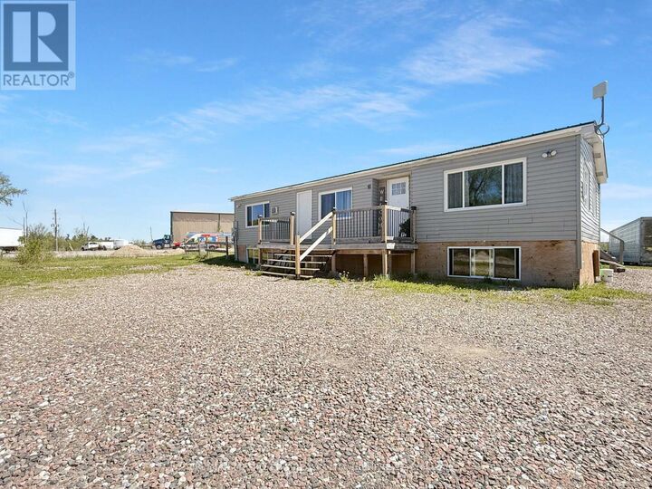 211 Elliott Crescent — photo 1