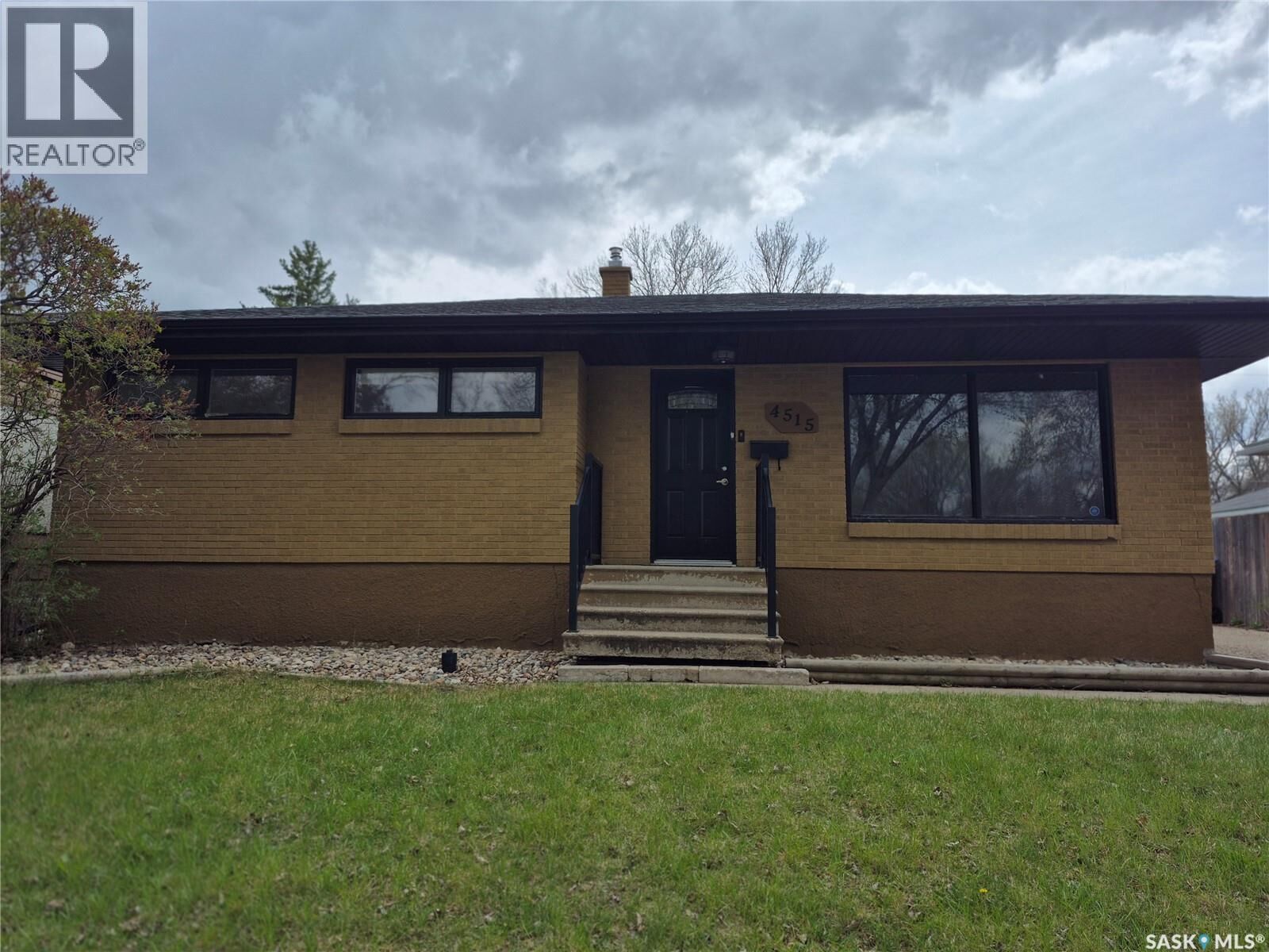 Property Photo:  4515 Sherwood Drive  SK S4R 3B3 