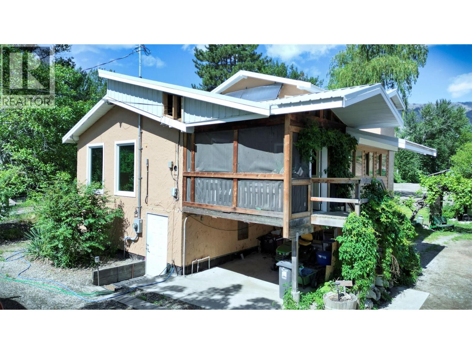 Property Photo: 204 Greasewood Avenue BC V0H 1T1