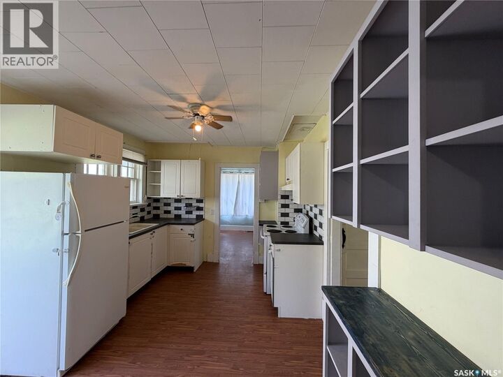 Property Photo: 10 Railway Avenue SK S0C 2H0