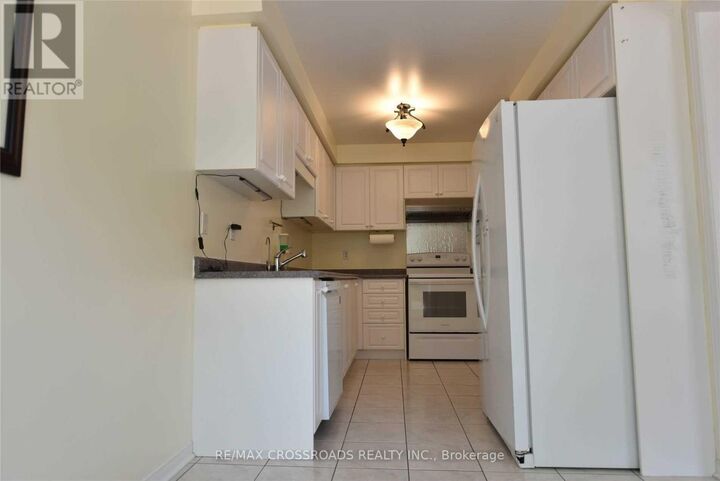 Property Photo:  33 Holmwood Street  ON L4B 4K5 