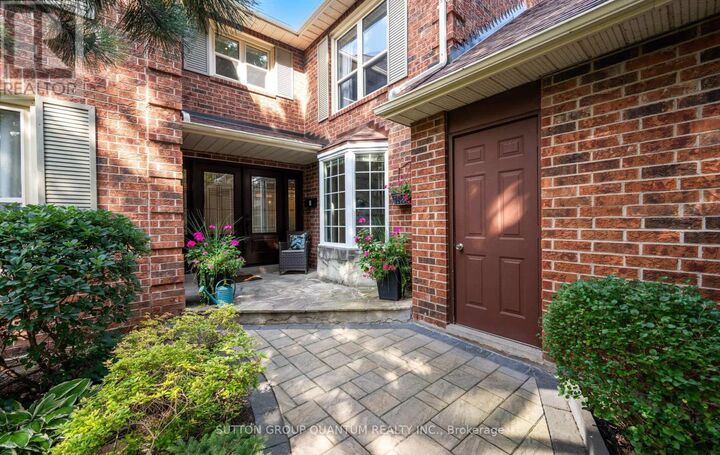 Property Photo:  4008 Powderhorn Court  ON L5L 3C4 