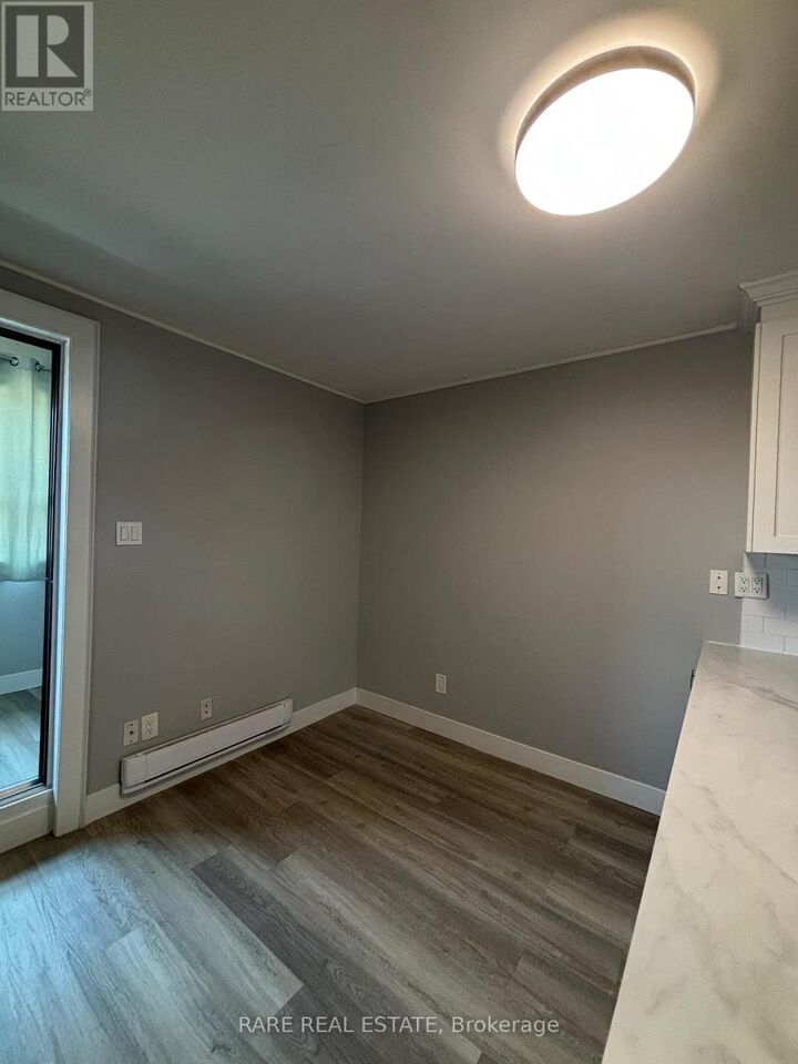 Property Photo:  253 Augusta Avenue 3  ON M5T 2L8 