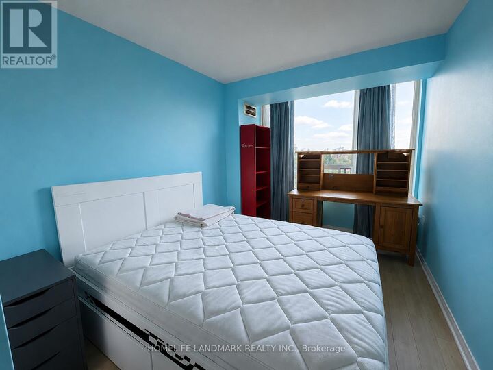 Property Photo: 238 Doris Avenue 1105 ON M2N 6W1