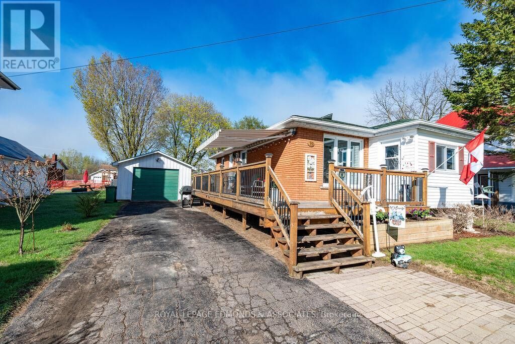 Property Photo:  19 Elliott Street  ON K0J 1C0 