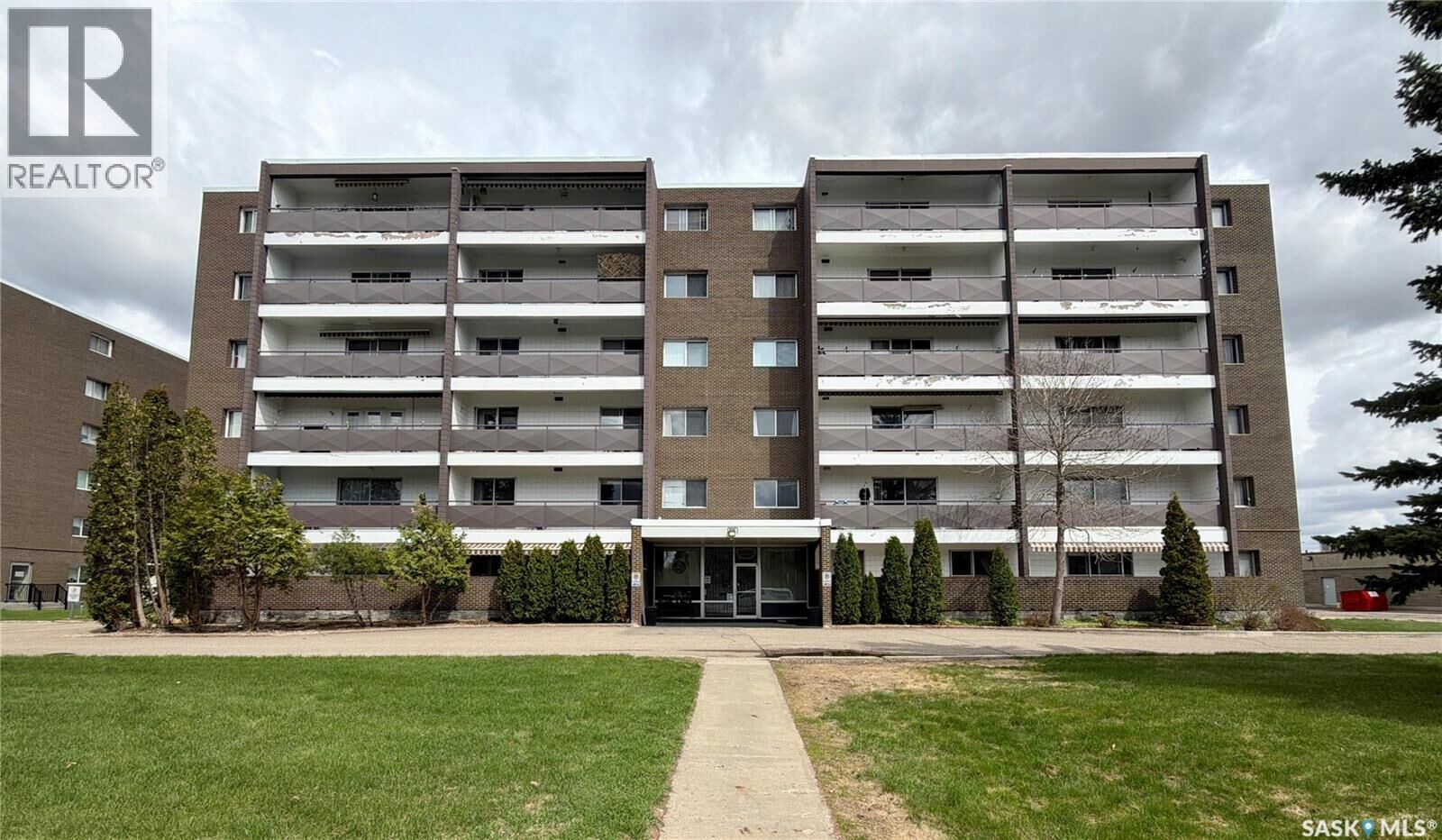 Property Photo: 206 4615 Rae Street SK S4S 3B2