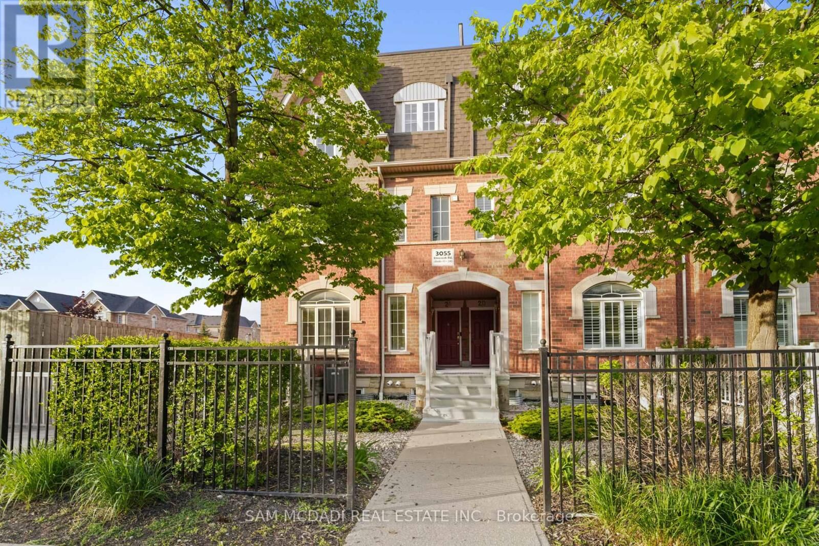 Property Photo: 3055 Elmcreek Road 22 ON L5B 4J9