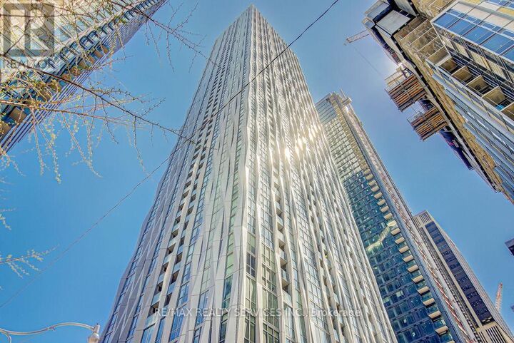 Property Photo:  1 Yorkville Avenue 2611  ON M4W 1L1 