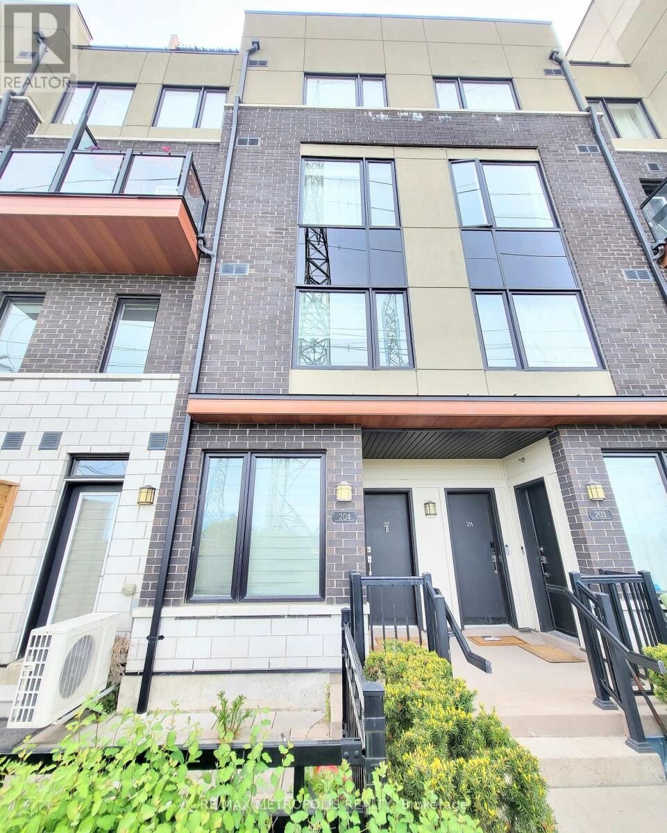 Property Photo: 1555 Kingston Road 204 ON L1V 0E9