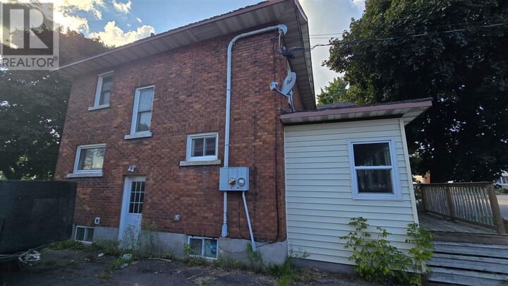 Property Photo:  35 Albert St  ON P6A 2H7 