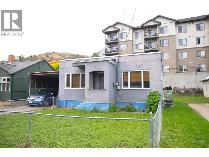 3208 35 Street — photo 1