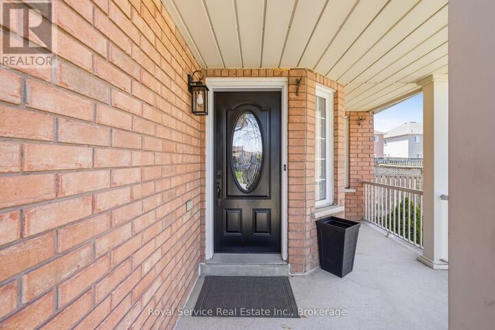 Property Photo:  101 Rich Crescent  ON L1P 1V6 