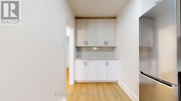 Property Photo:  1214 Avenue Road 1  ON M5N 2G4 
