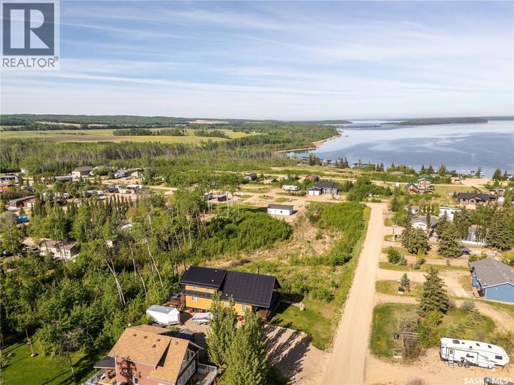 Property Photo: 914 Diamond Willow Drive SK S0M 1A0