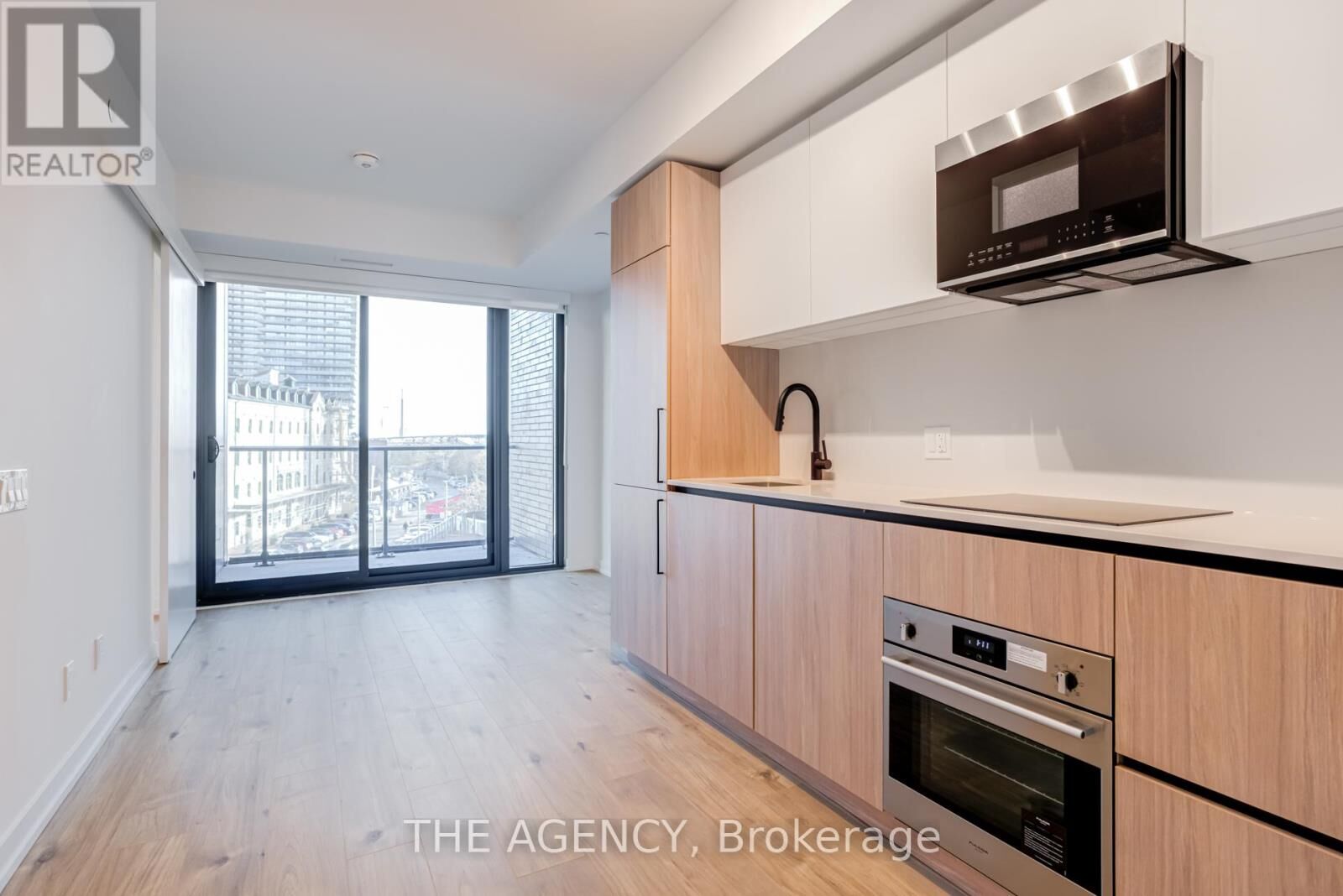 Property Photo: 33 Parliament Street 429 ON M5A 2Y2