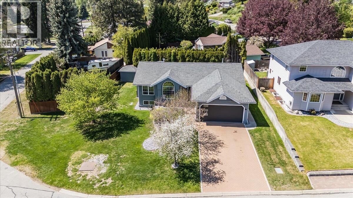 Property Photo: 900 7th Street BC V0G 1P0