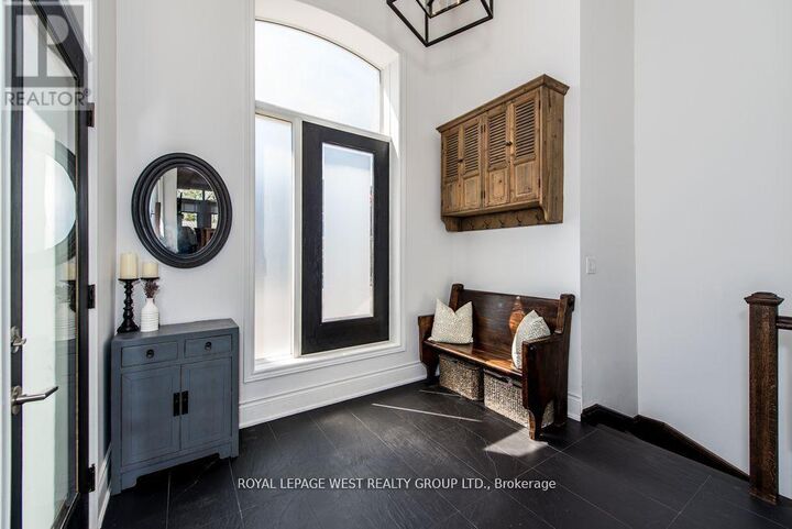 Property Photo:  200 Annette Street 8  ON M6P 1P6 