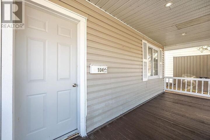 Property Photo:  104 London St  ON P6A 2S4 