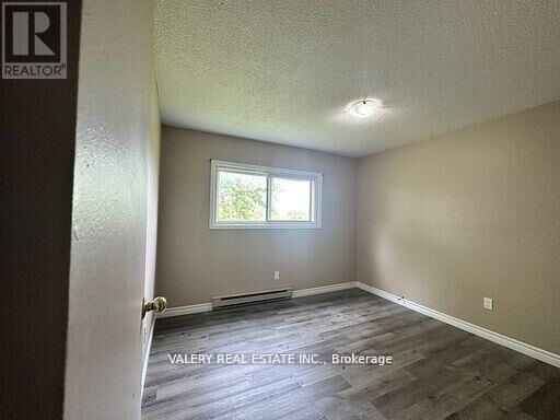 Property Photo: 9 Lowndes Ave Avenue 7 ON L4P 4C5