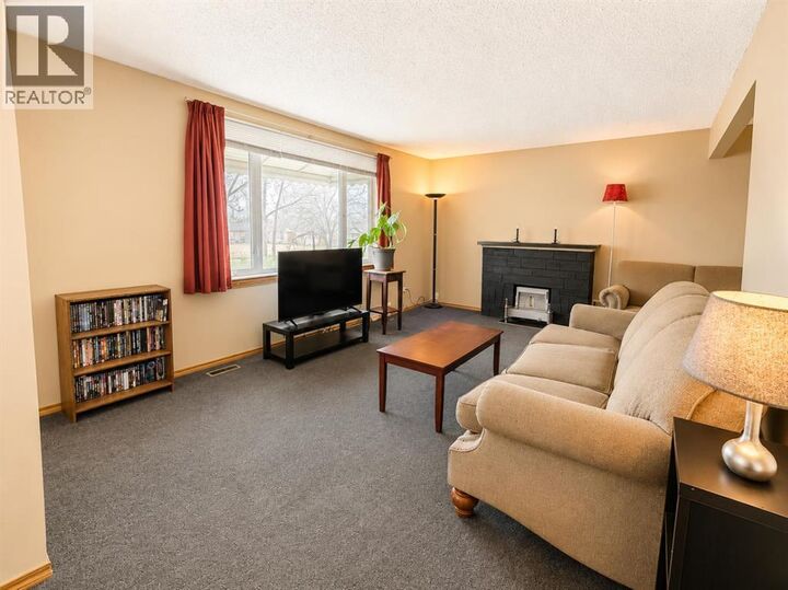 Property Photo: 614 6 Avenue AB T9W 1B2