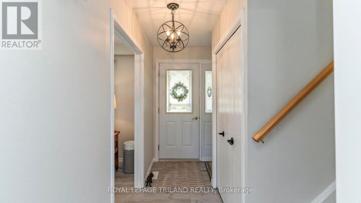 Property Photo:  7 Stirling Crescent  ON N5P 3R4 