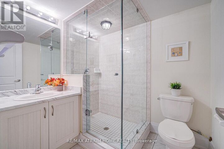 Property Photo:  252B Finch Avenue East  ON M2N 0K3 