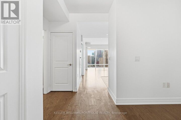 Property Photo:  8 The Esplanade 1904  ON M5E 0A6 