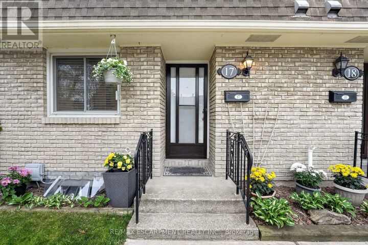 Property Photo:  50 Lakeshore Road 17  ON L2N 6P8 