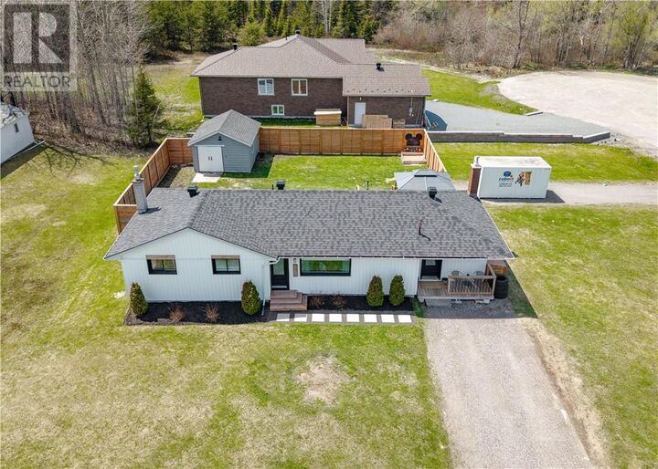 Property Photo: 3977 Wayne Crescent ON P3N 1J6