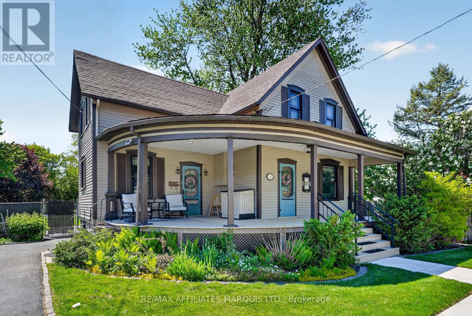 Property Photo:  127 Lawrence Avenue  ON K6H 4H4 