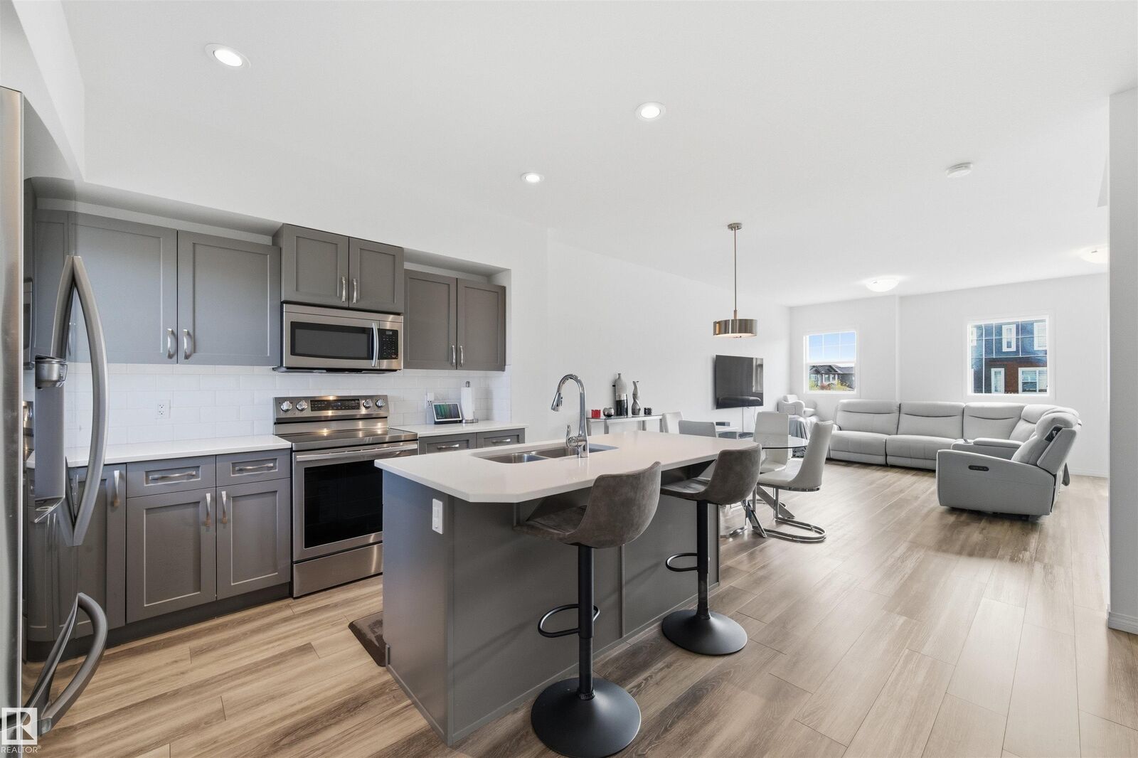 Property Photo:  1506 157 Street SW  AB T6W 4J8 