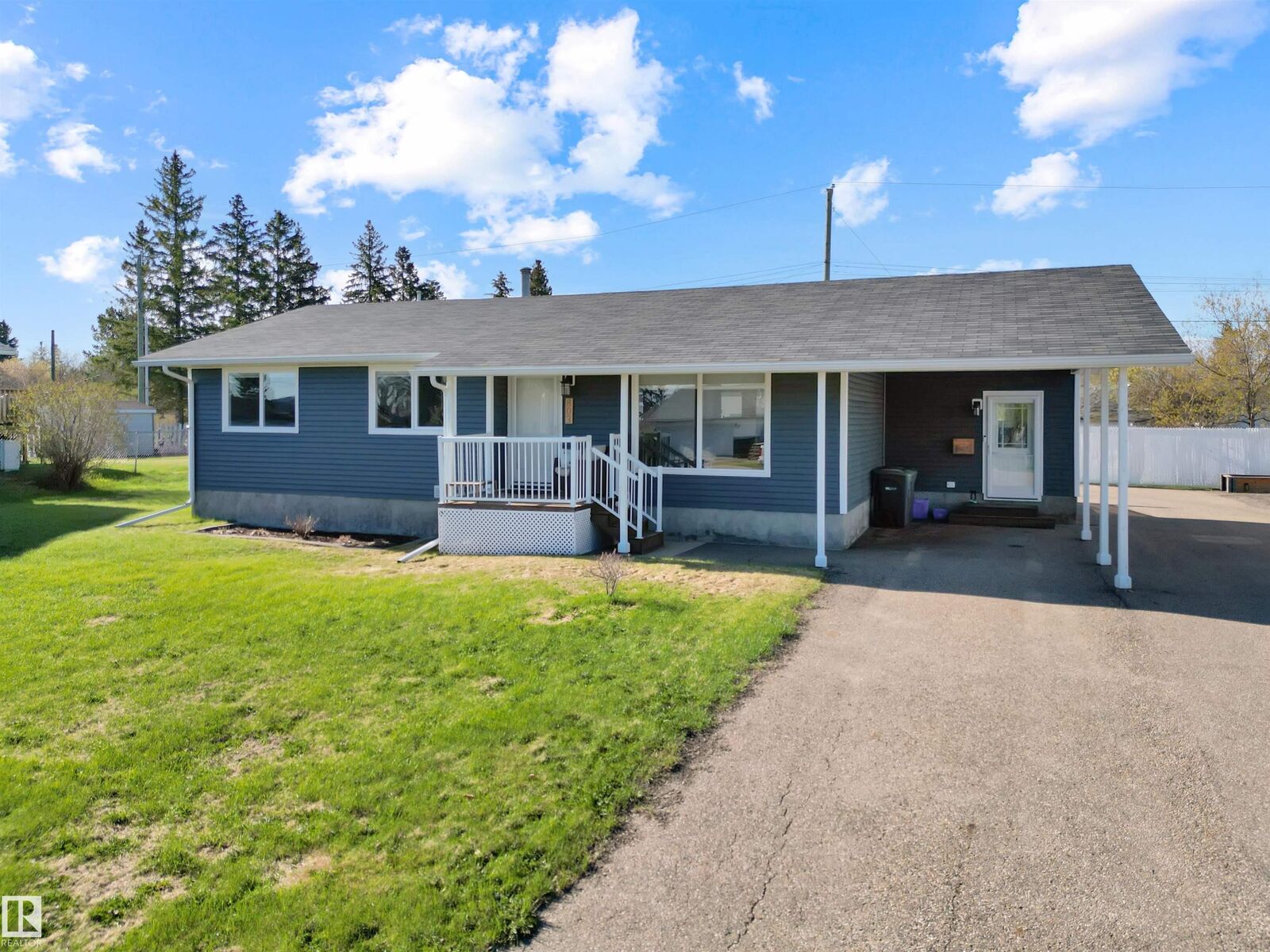 Property Photo:  803 12 Avenue  AB T9M 1H6 