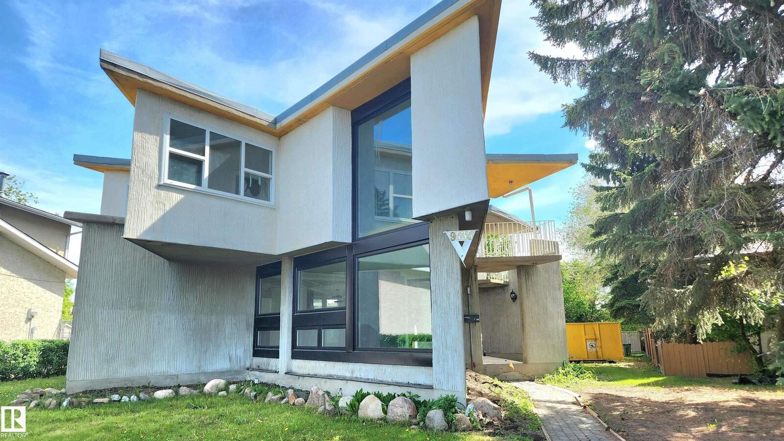 Property Photo:  9535 147 Avenue NW  AB T5E 2K5 