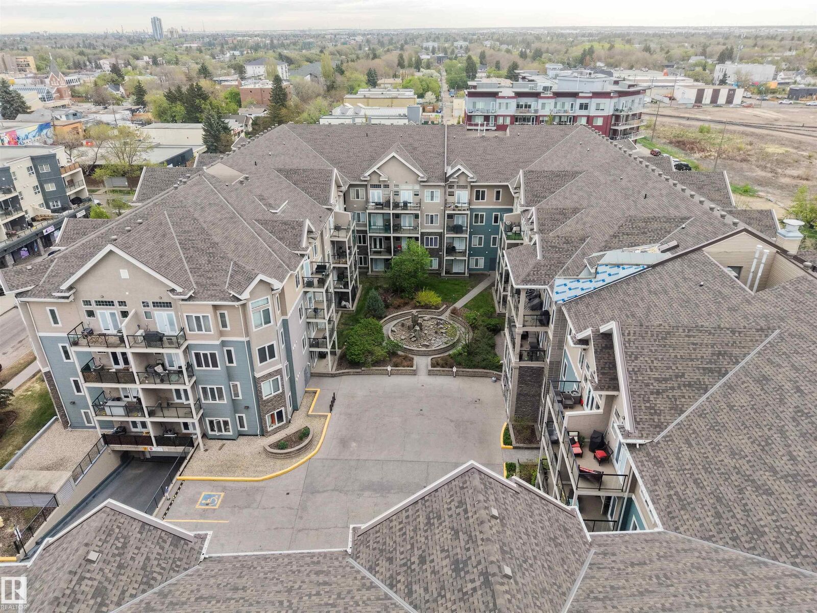 Property Photo:  10121 80 Avenue NW 235  AB T6E 0B9 