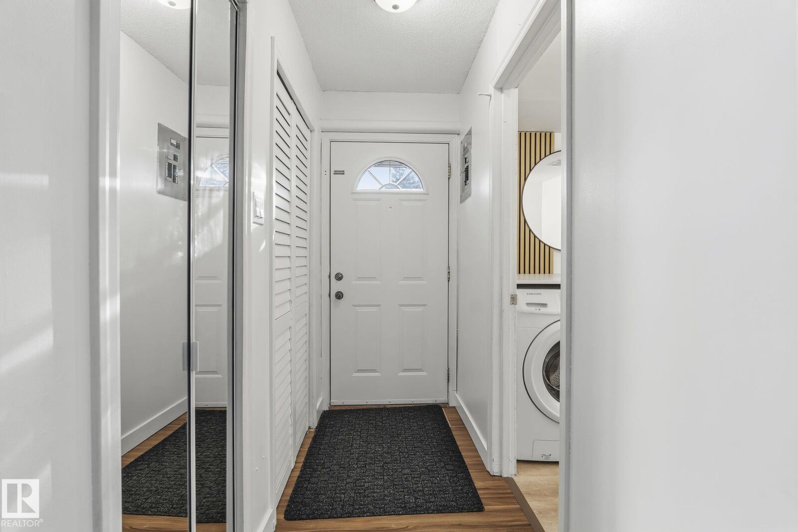 Property Photo:  28C Meadowlark Villege NW  AB T5R 5X4 