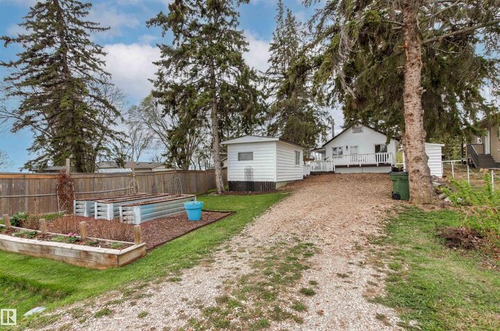 Property Photo: 213 2nd Street AB T0E 1A0