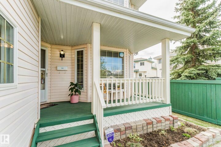 Property Photo:  1003 Blackburn Close SW  AB T6W 1C3 