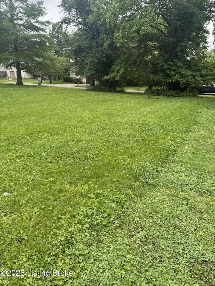 Property Photo: 911 W Riverside Dr KY 40207