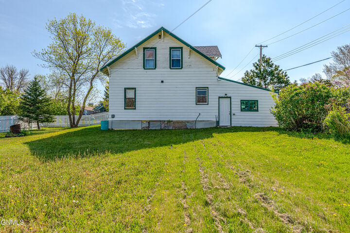Property Photo: 212 7th Street S ND 58563