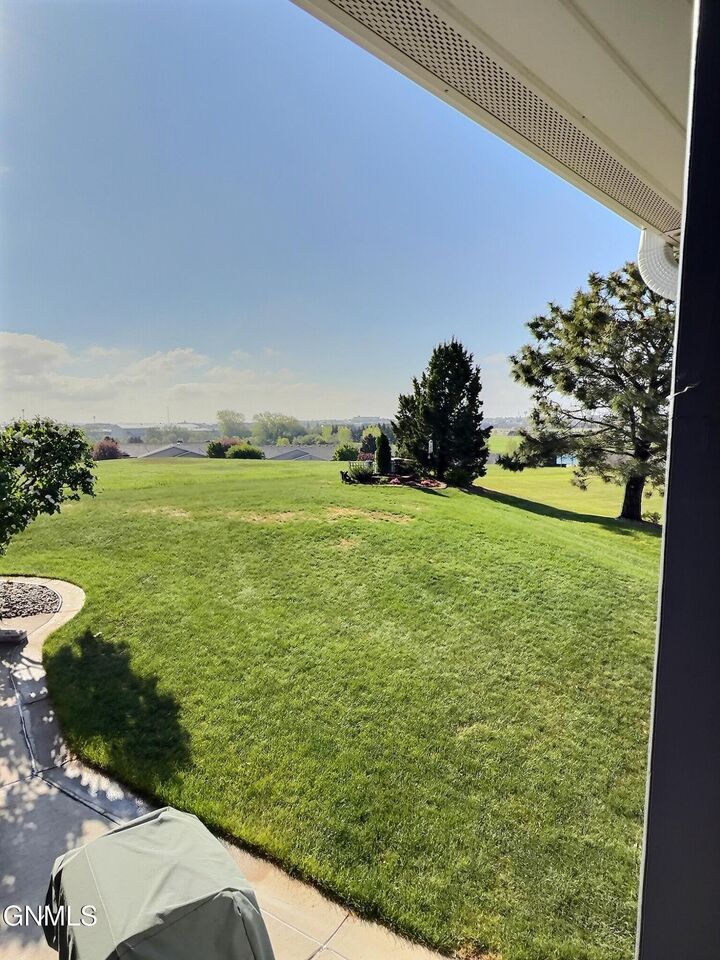 Property Photo:  575 Brandon Place  ND 58503 