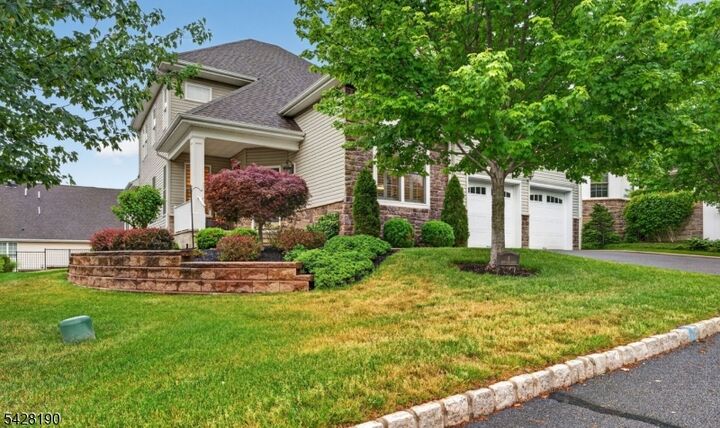 Property Photo:  4 Mayflower Ct  NJ 08873 