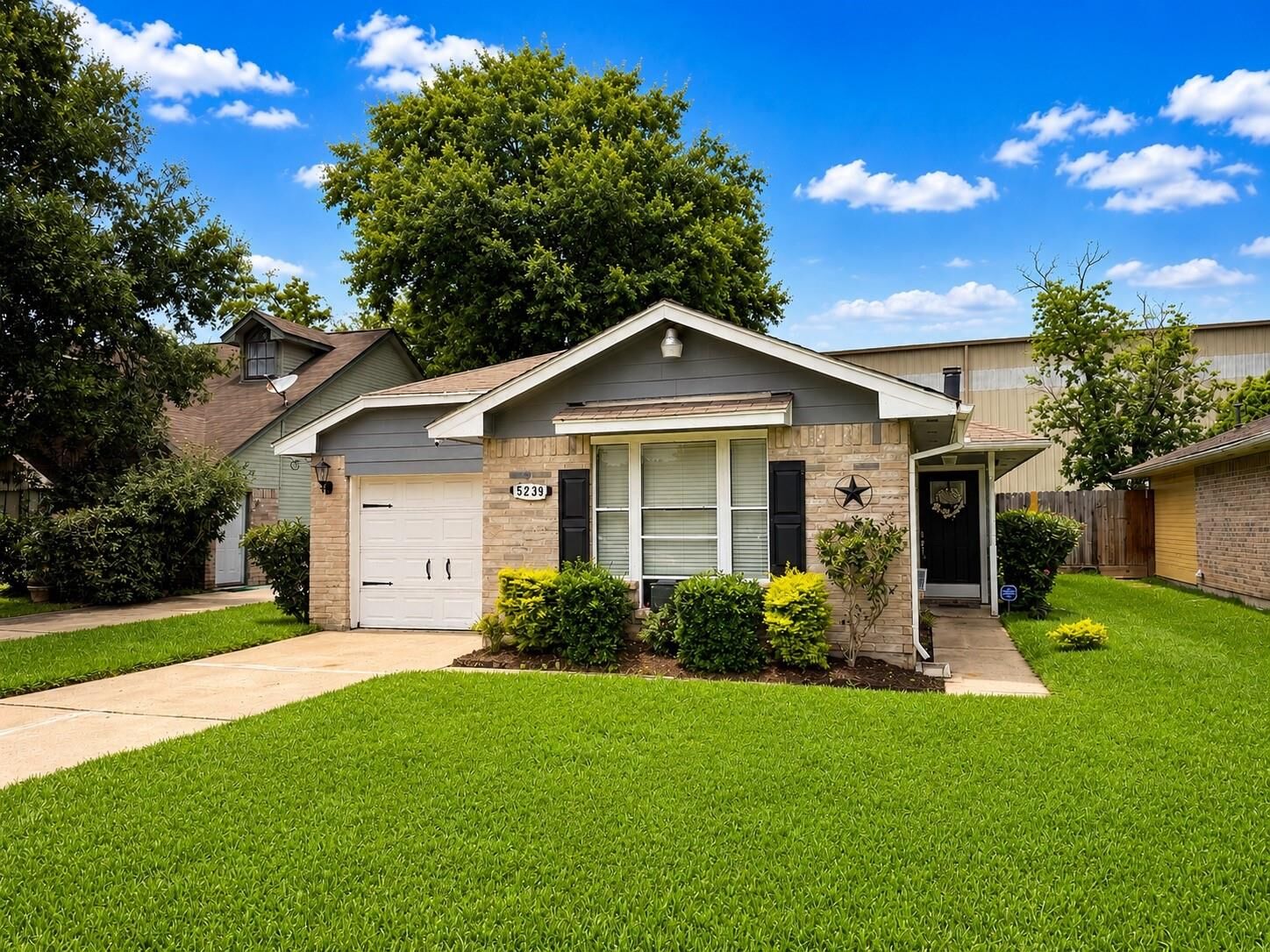 Property Photo: 5239 Beaverbrook Drive TX 77084