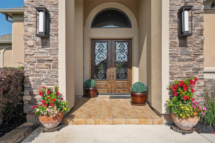 Property Photo: 123 Bentwater Bay Drive TX 77356