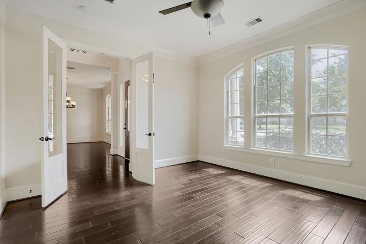 Property Photo:  5106 Water Oak Crescent  TX 77441 